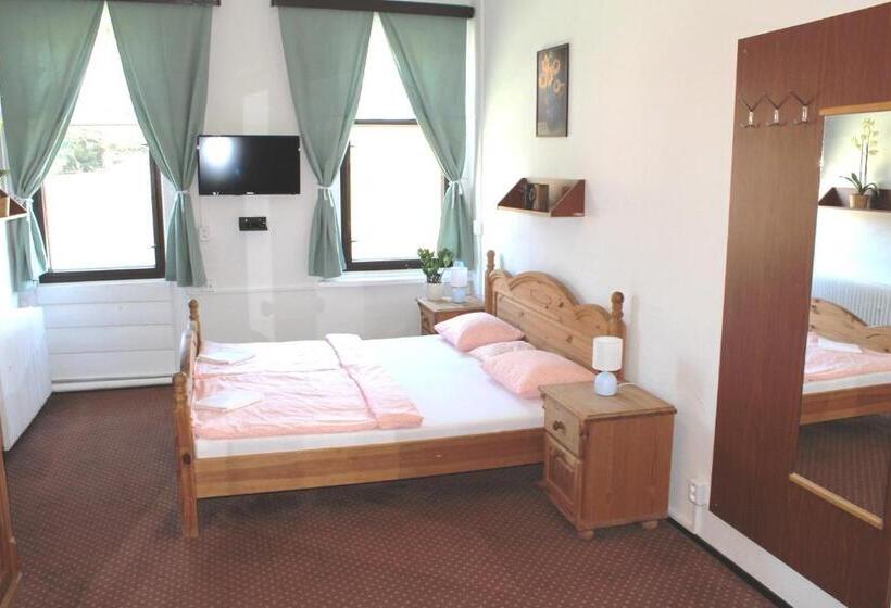 غرفة عائلية, Penzion Varšavjanka