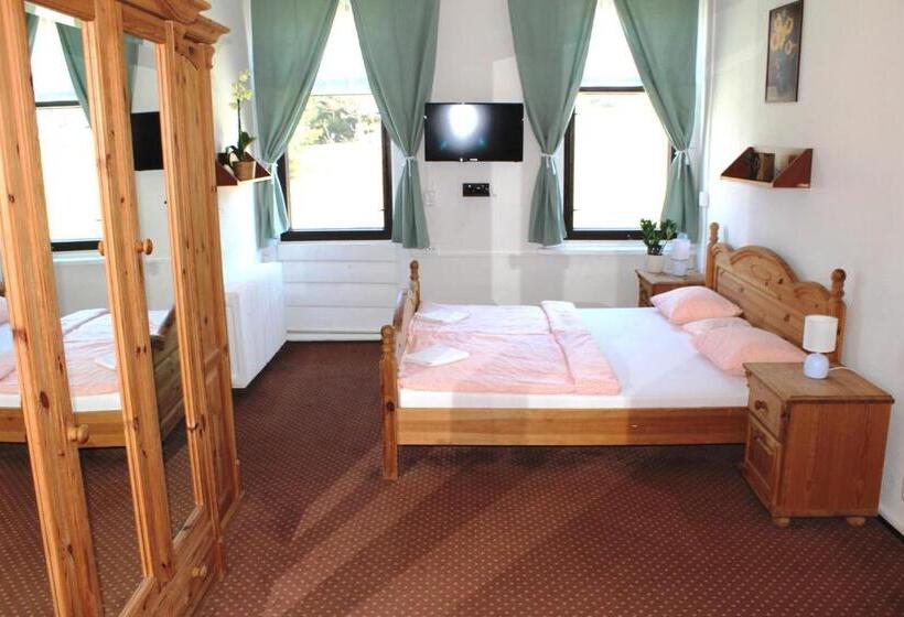 غرفة عائلية, Penzion Varšavjanka