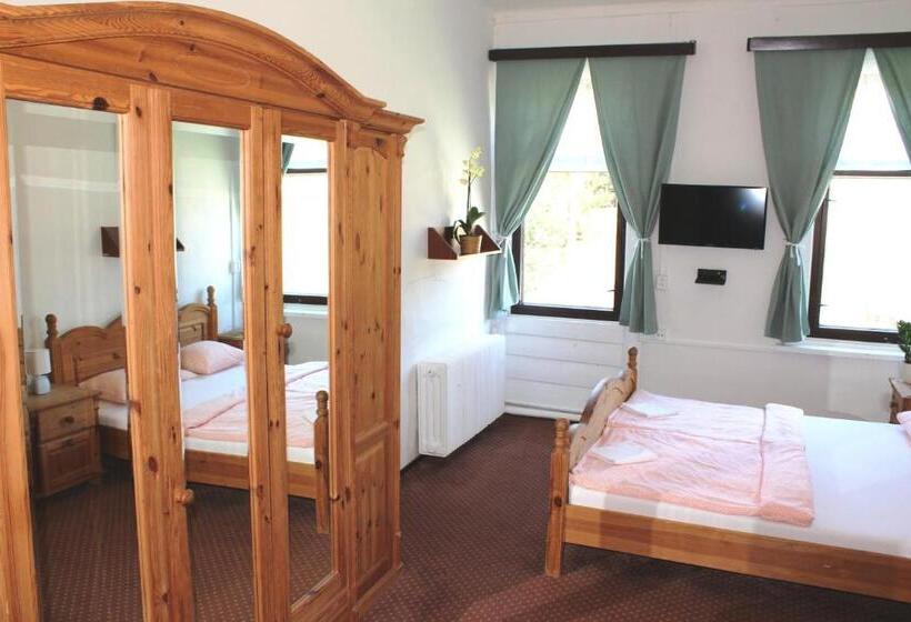 غرفة عائلية, Penzion Varšavjanka