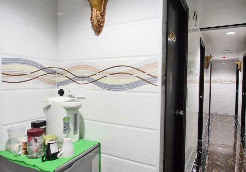 اتاق استاندارد یک نفره, Paris Guest House