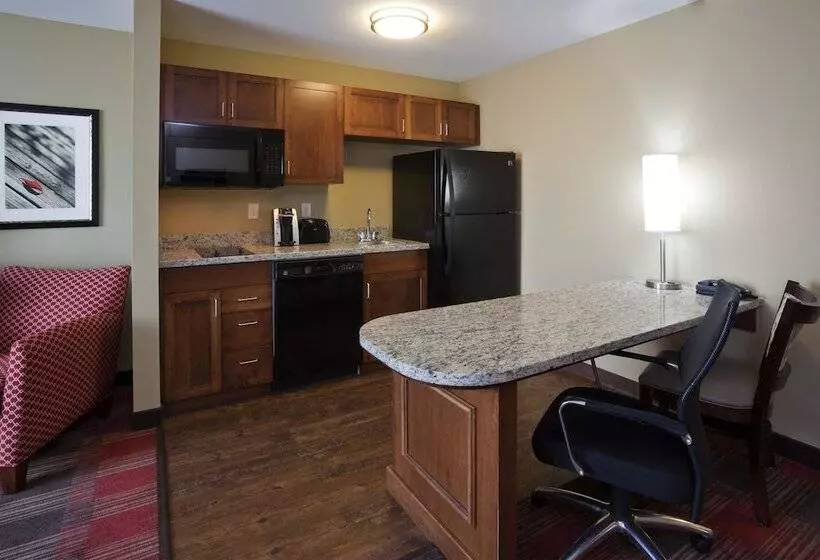 スイート, Gateway Park Hotel And Suites   Tea Sioux Falls