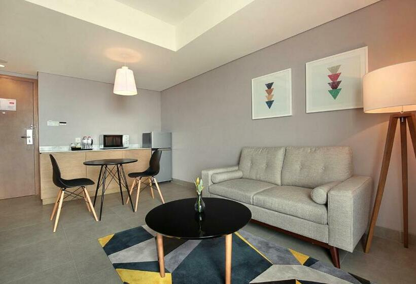 Студия Стандарт, Swissbelinn Simatupang