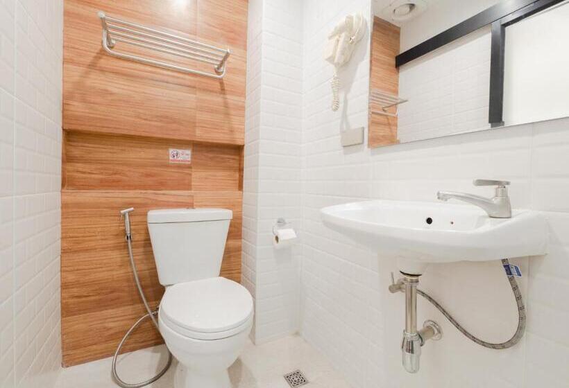 Quarto Estandar Individual, Watergate City