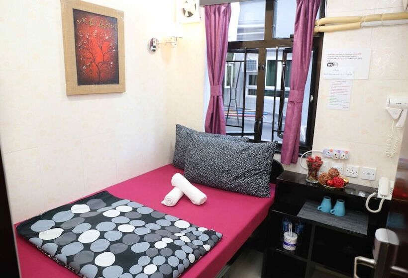 اتاق خانوادگی, Paris Guest House