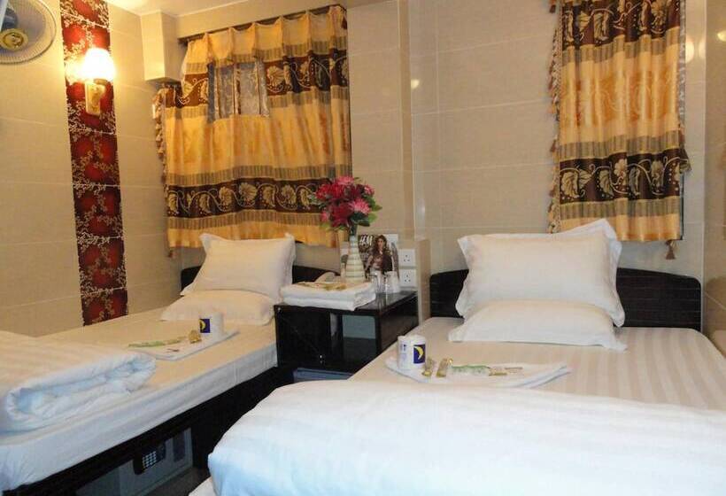 اتاق استاندارد سه نفره, Paris Guest House