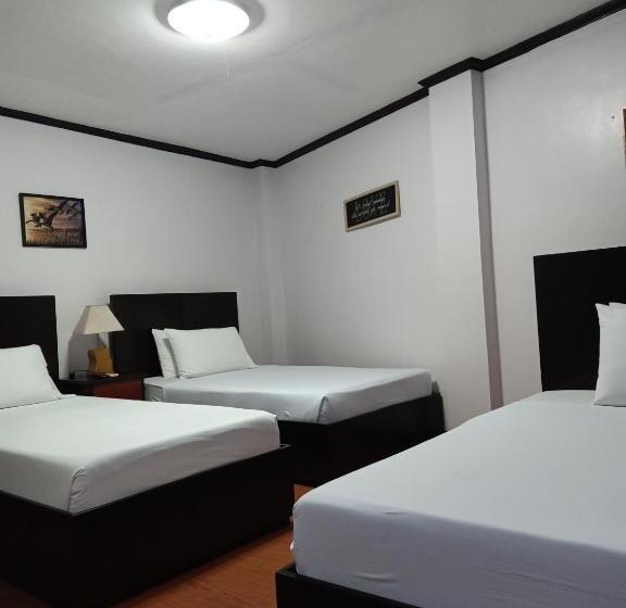 חדר דלוקס לשלושה, The Gabriella Bed And Breakfast