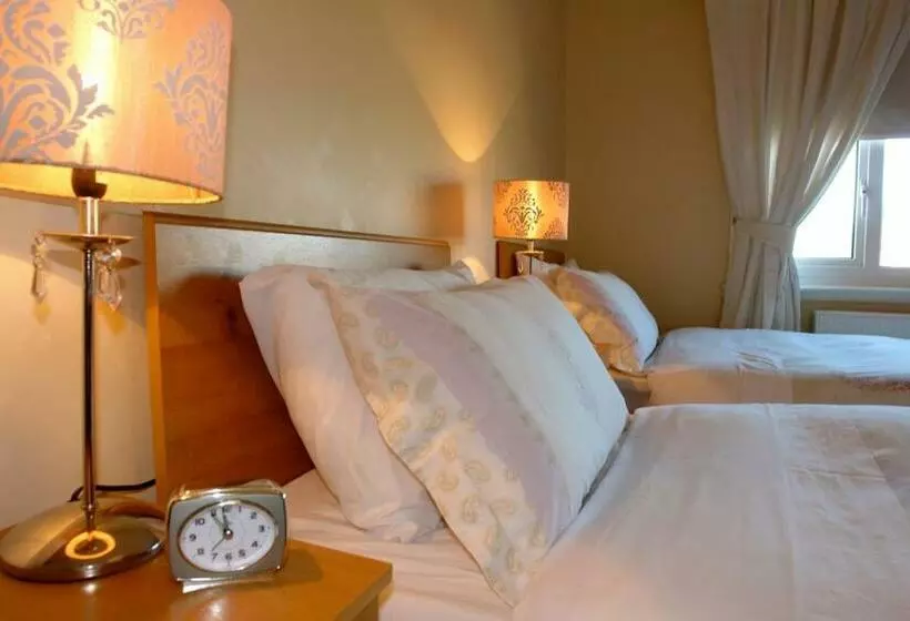 اتاق استاندارد چهار تخته, Annandale House