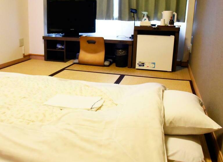 חדר סטנדרט לשלושה, Hatago Hashimoto