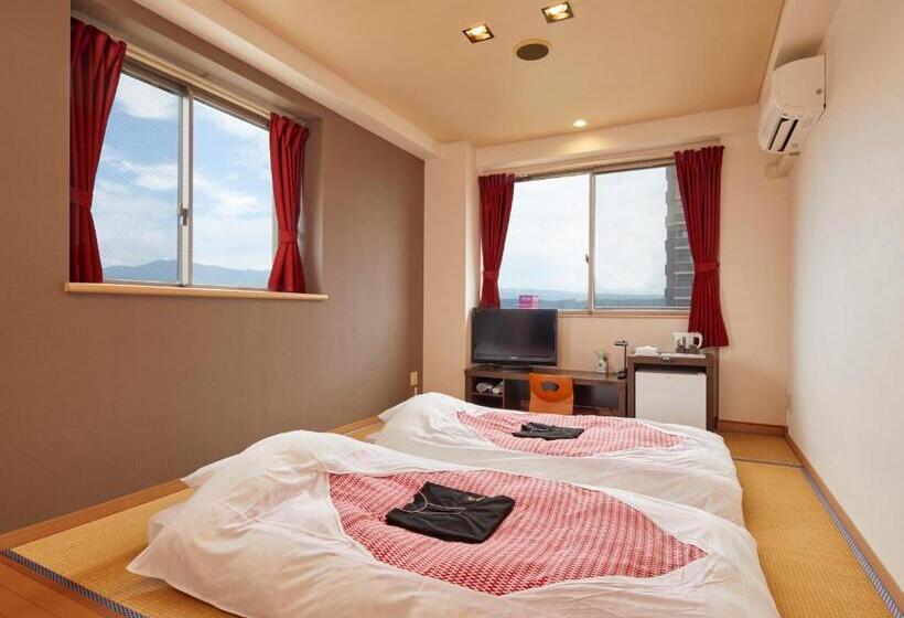 חדר סטנדרט לארבעה, Hatago Hashimoto