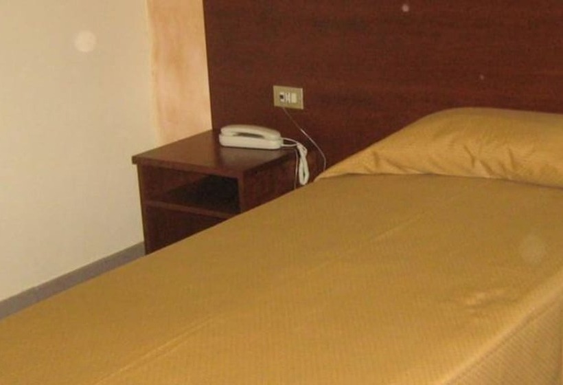 标准单人间, Hostiliae Ciminiera