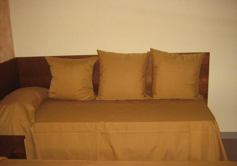 标准三人间, Hostiliae Ciminiera