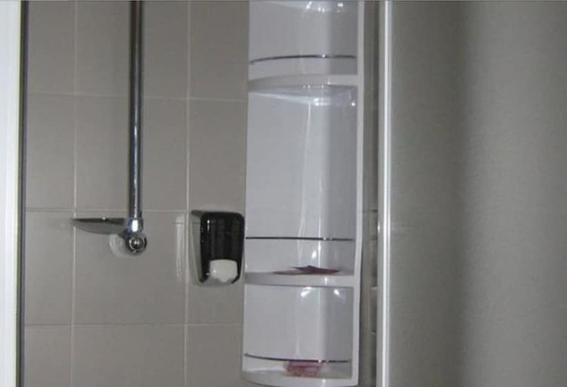 标准单人间, Hostiliae Ciminiera