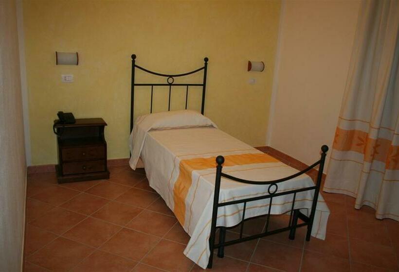 غرفة قياسية فردية, La Fattoria