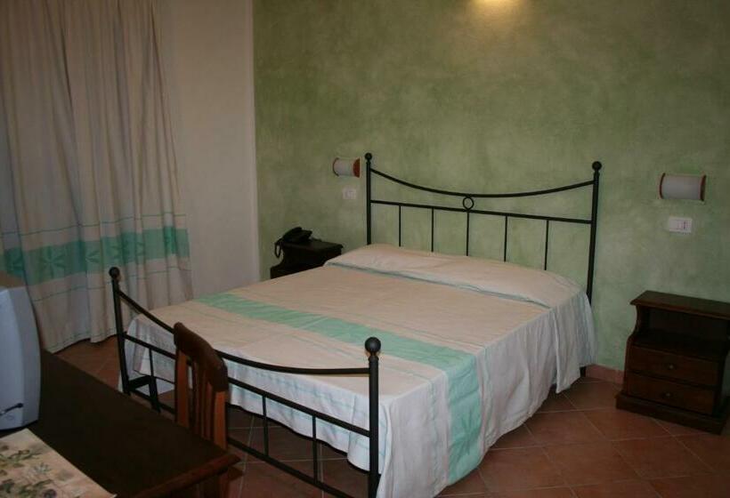 غرفة قياسية, La Fattoria