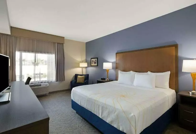Standard-huone King-vuode, La Quinta By Wyndham Morgan Hill San Jose South