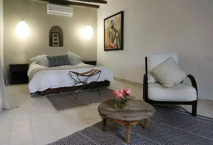 سوییت خانوادگی, Le Petit Hôtel Du Flouka