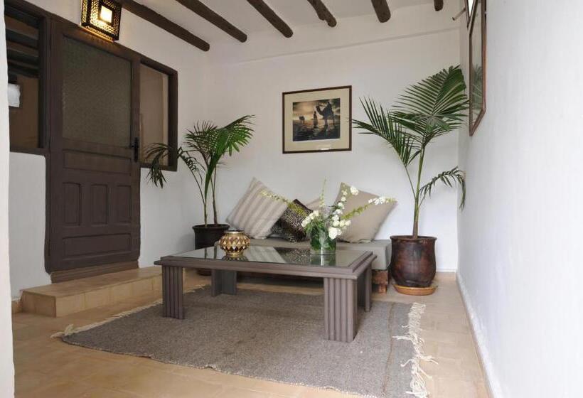 اتاق استاندارد چهار تخته, Le Petit Hôtel Du Flouka