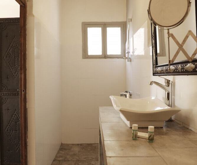 اتاق سوپریور, Le Petit Hôtel Du Flouka