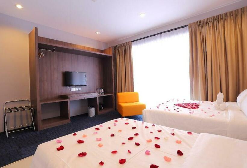 行政三人间, S Boutique