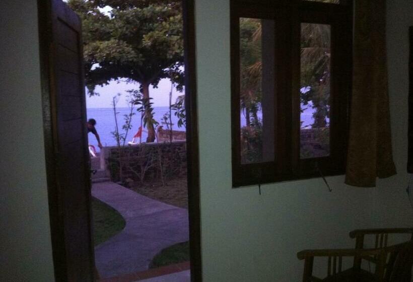 غرفة قياسية مطلّة علي البحر مزوَّدة بشُرفة, Amed Sari Beach Guesthouse