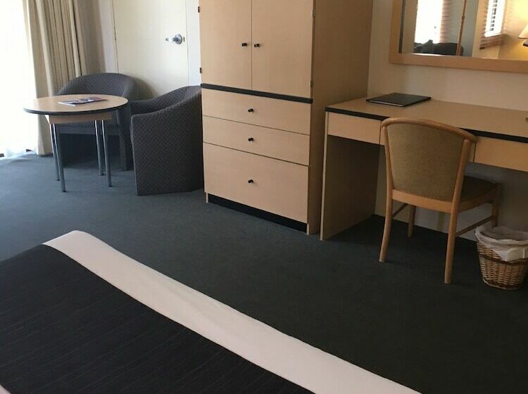 豪华房间带漩涡浴缸, St Marys Park View Motel