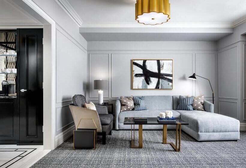 מיטת קינג בסוויטה, Fairmont Royal York Gold Experience