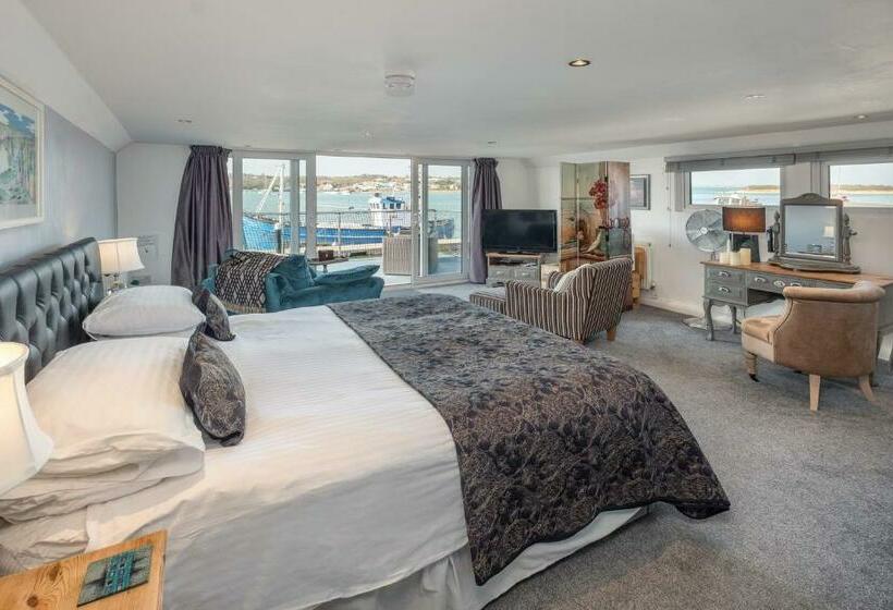 جناح سوبيريور, Houseboat Harbourside View