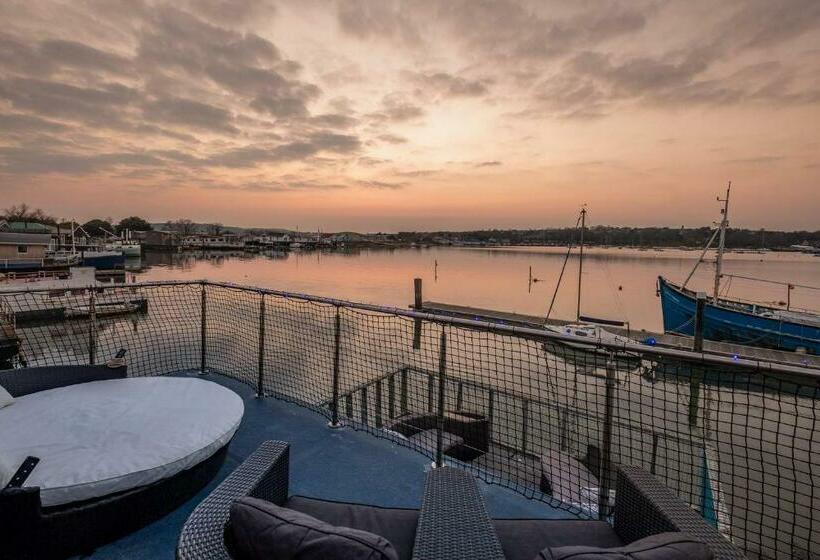 جناح سوبيريور, Houseboat Harbourside View