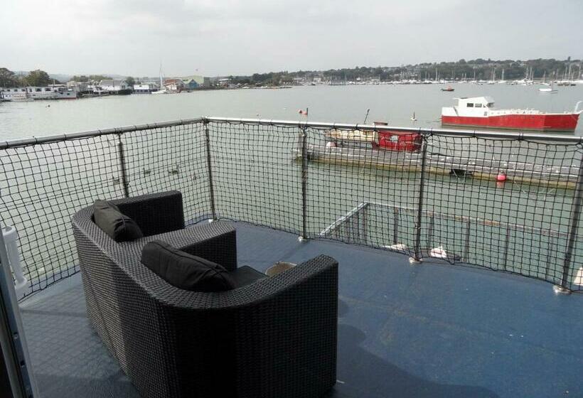 جناح سوبيريور, Houseboat Harbourside View