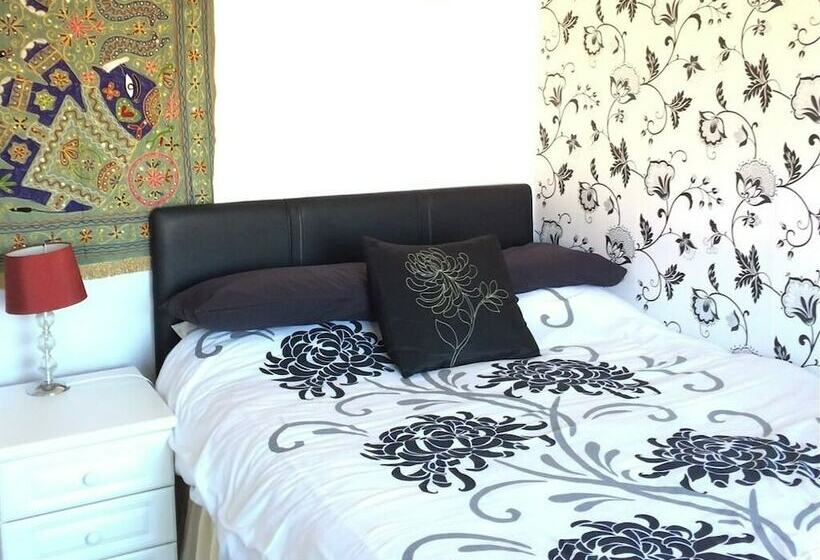 חדר סטנדרט יחיד, The Rookery