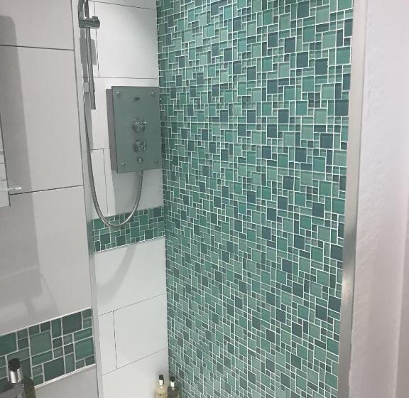 חדר סטנדרט, The Rookery