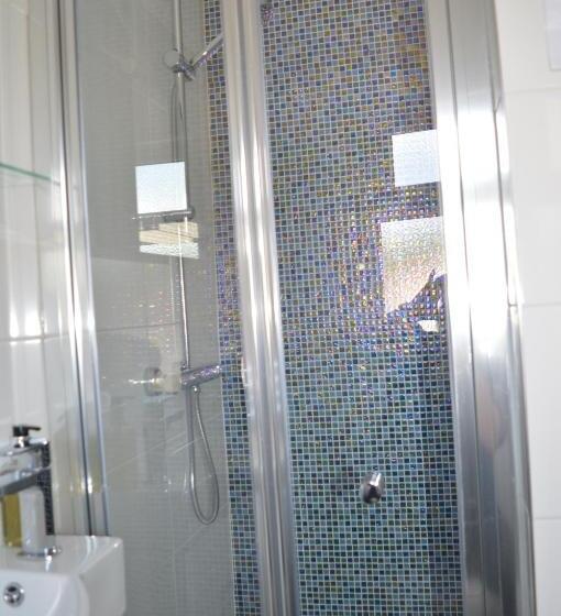 חדר סטנדרט יחיד, The Rookery