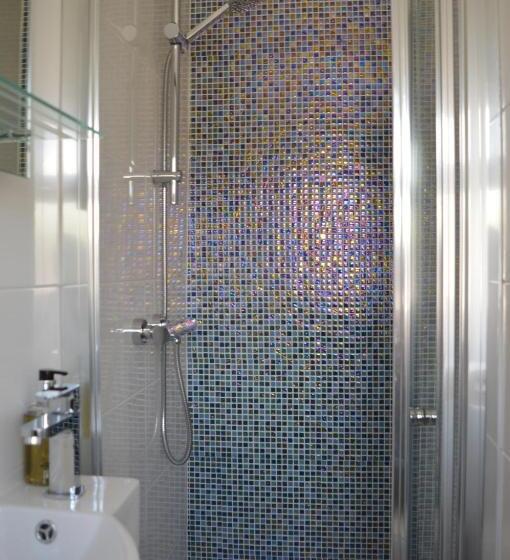 חדר סטנדרט יחיד, The Rookery