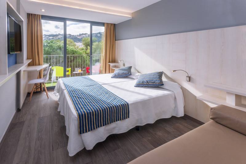 Трехместный Номер Стандарт Вид на Бассейн, Ght Sa Riera