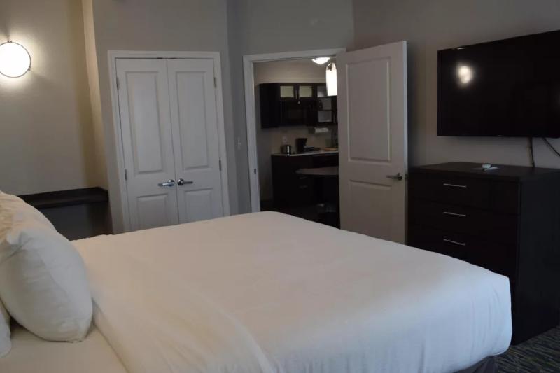 غرفة ديلوكس, Greenlast