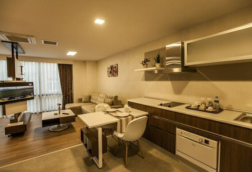 Полулюкс, Liv Suit