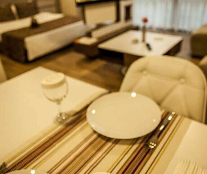 Полулюкс, Liv Suit