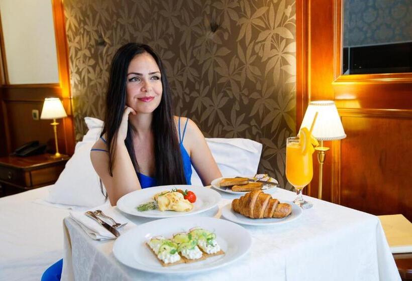 Номер Стандарт Трехместный, Select