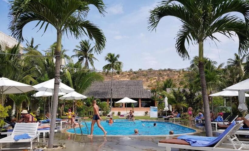بانگلوی استاندارد, Sun & Sands Beach