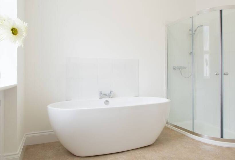 سوییت, The Grosvenor Plymouth