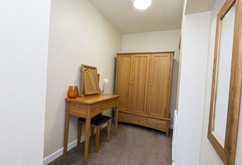 سوییت خانوادگی, The Grosvenor Plymouth