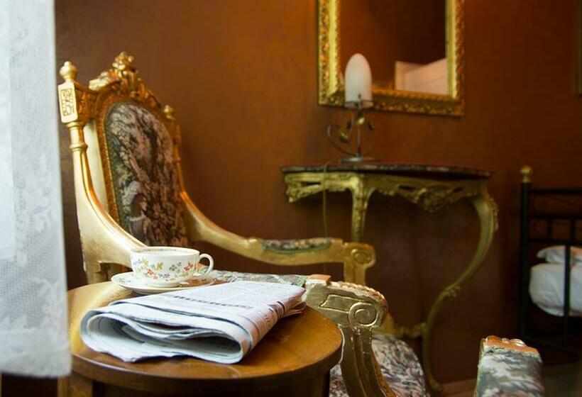 标准单人间, Victoria