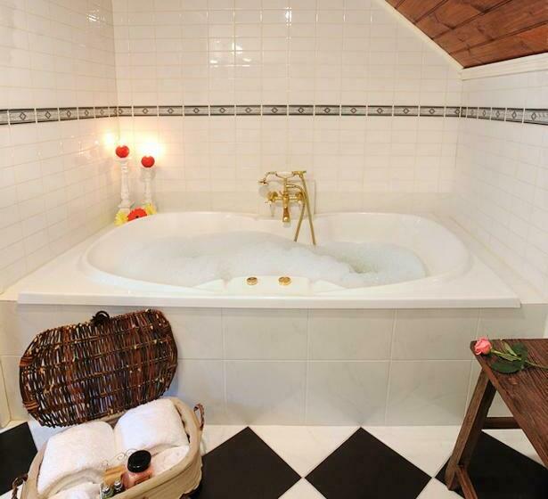 סוויטה, Mary Cards Coach House