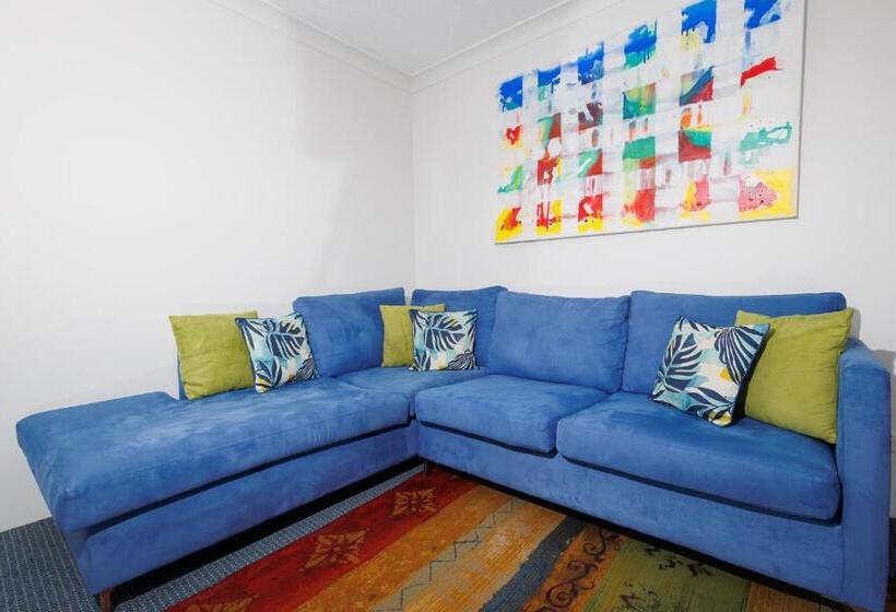 شقة غرفة واحدة, Pacific Place Apartments