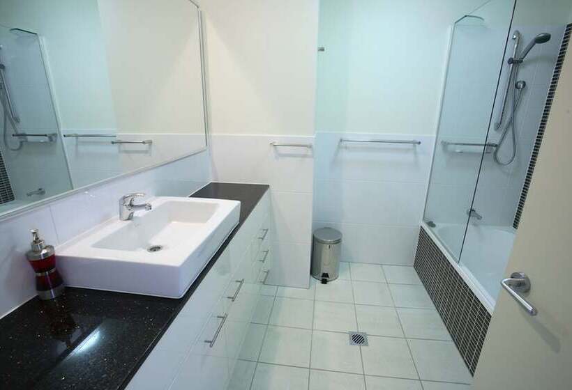 2 Bedroom Apartment with Views, Pandanus Mooloolaba