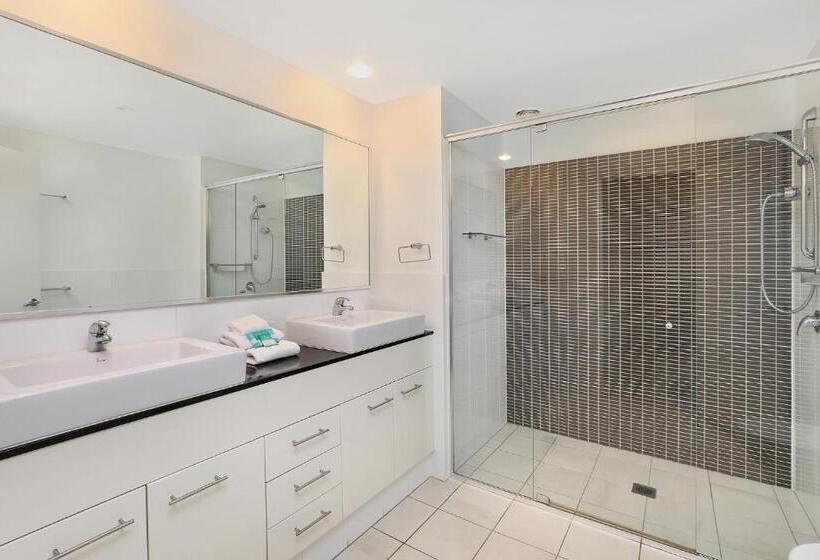 2 Bedroom Apartment with Views, Pandanus Mooloolaba