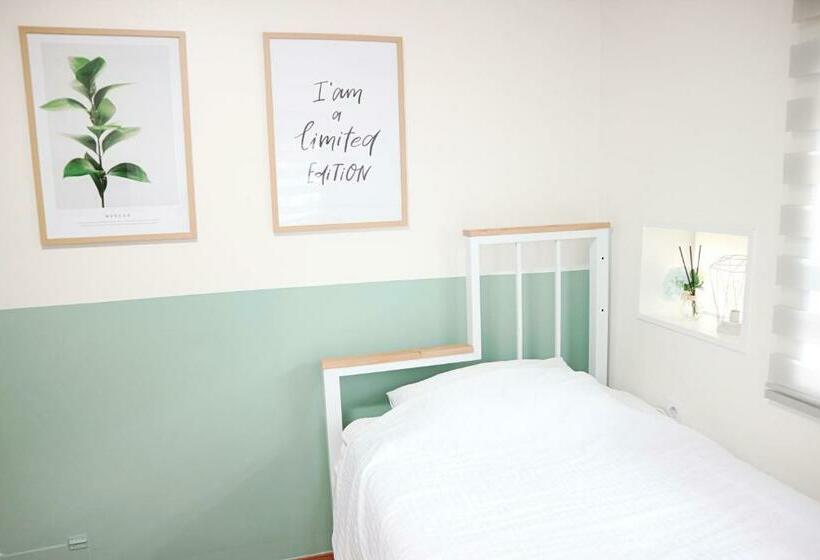 اتاق استاندارد, 24 Guesthouse Seoul Station