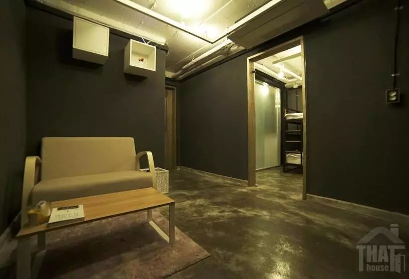 اتاق لوکس, That House Hongdae