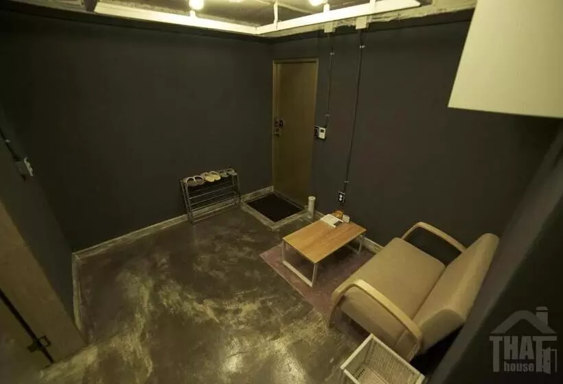 اتاق لوکس, That House Hongdae