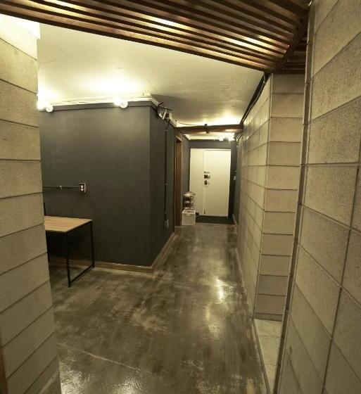 ルームシェアのワンベッド, That House Hongdae